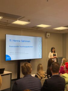 Koejäsen lavalla – kokemuksia JCI alue C:n kevätkonferenssin puhekilpailusta